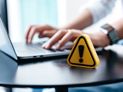 Kybernetické problémy dostihli ďalšiu inštitúciu. Po výpadkoch známych serverov sociálnych sietí je tu oveľa konkrétnejší problém. Klienti Tatra Banky majú totiž vážne problémy sa dostať do aplikácie a nedá sa im ani prihlásiť. Nateraz je otázne, čo výpadok spôsobilo a ako dlho bude trvať.