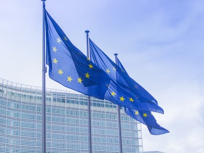Z Bruselu prichádza nová regulácia, ktorá bude platiť už od 10. októbra. Obmedzenia sa dotknú okrem iného oblečenia a obuvi, papiera či kartónu určeného na kontakt s potravinami a kozmetických výrobkov.