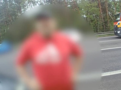 HODONÍN – S netradičnou tvrdohlavosťou a neuveriteľnou drzosťou sa stretli policajti v českom Hodoníne. Len 43-ročný muž, ktorý sa navyše hrdil tým, že je profesionálny vodič, dokázal počas niekoľkých dní trikrát po sebe zlyhať pri policajnej kontrole. Zakaždým mal pozitívny test na drogy, zakaždým odmietol odber krvi a policajtom tvrdil, že za všetko môžu energetické nápoje. Pri tretej kontrole už mužom zákona definitívne došla trpezlivosť.