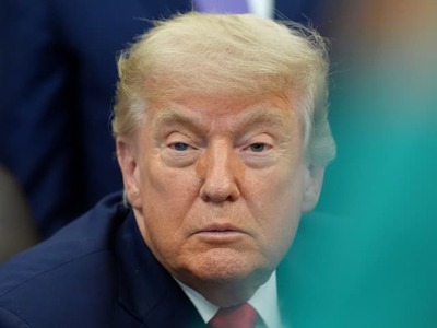 WASHINGTON – Americký prezident Donald Trump v nedeľu povedal, že mierová dohoda s Iránom by mala byť uzavretá v najbližších hodinách napriek izraelskému útoku na Bejrút, ktorý podľa neho oddialil plánovaný podpis. Informovali o tom spravodajský server Axios a agentúra AFP.