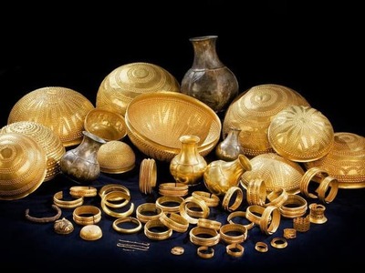 Zlodeji vo štvrtok vtrhli do archeologickej časti múzea v španielskom meste Villena a vykradli tzv. poklad z Villeny, jednu z najväčších zbierok zlata z doby bronzovej v Európe. Informuje o tom agentúra AFP.