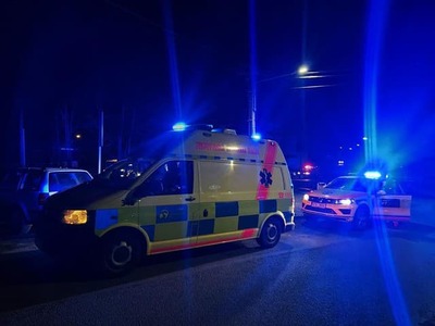 Po vlne horúčav zasiahli v utorok večer Česko silné búrky. Blesk udrel do detského tábora pri meste Jindřichův Hradec. Hospitalizovať museli jedného muža v strednom veku, ktorý po zásahu nakrátko upadol do bezvedomia, ako aj päť detí. Informuje o tom portál Novinky.cz.