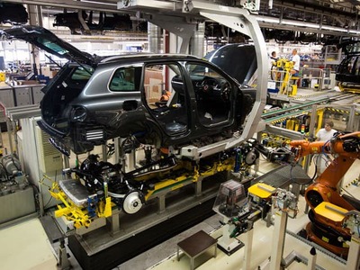 Nemecky automobilový priemysel prechádza krízou, ktorá zasiahla ďalšieho dodávateľa. Spoločnosť KmB Technologie z Anhaltska, ktorá dodáva diely okrem iného aj Volkswagenu, podala insolvenčný návrh. O prácu môže prísť zhruba 200 zamestnancov.