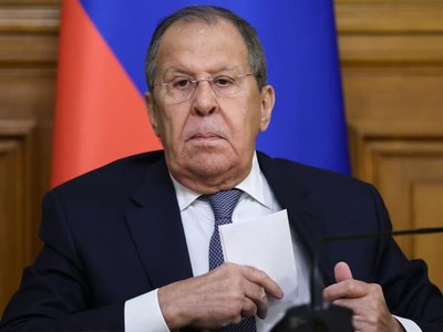 Ruský minister zahraničných vecí Sergej Lavrov sa podľa informácií z uzavretého stretnutia v Moskve vyjadril v prospech použitia jadrových zbraní proti Ukrajine. Tvrdenie priniesol politológ Andrej Kolesnikov s odvolaním sa na účastníka rokovania.