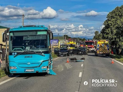 Z dôvodu dopravnej nehody je aktuálne obojsmerne uzavretá Michalovská ulica v Sobranciach. Krajské riaditeľstvo Policajného zboru v Košiciach o tom informuje na sociálnej sieti.