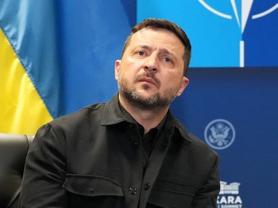 Ukrajinský prezident Volodymyr Zelenskyj v sobotu uviedol, že plánuje potrestať osoby zodpovedné za zriadenie skladov munície v meste Vyšneve neďaleko Kyjeva, ktoré tento týždeň vybuchli pri ruskom raketovom útoku. Informujú o tom agentúry DPA a Reuters. Situáciu sledujeme online.