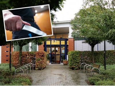 BERLÍN/OLFEN – Pri útoku nožom v domove dôchodcov v meste Olfen na západe Nemecka zahynula v piatok večer 86-ročná žena a ďalšie dve ženy utrpeli vážne zranenia. Informovala o tom v sobotu polícia, uviedla agentúra DPA.