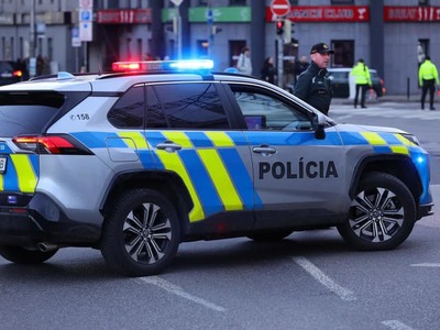 BENIAKOVCE – Na východe Slovenska bolo od skorého rána poriadne horúco. Elitné policajné zložky zo západného Slovenska vykonali rázny zásah V obci Beniakovce neďaleko Košíc, pri ktorom mal skončiť v putách prezident košického futbalového klubu .