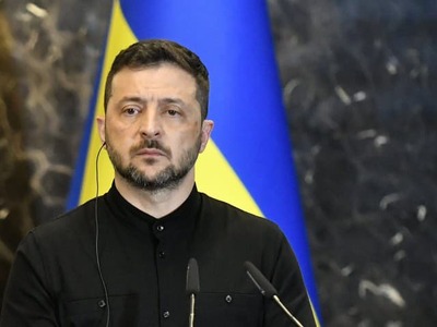Moskva pripravuje ďalší masívny úder proti Ukrajine. Na sieti X to dnes napísal ukrajinský prezident Volodymyr Zelenskyj s tým, že to naznačujú spravodajské informácie. Agentúra AFP v tejto súvislosti pripomína výzvu Moskvy zahraničným diplomatom a cudzincom na opustenie Kyjeva.