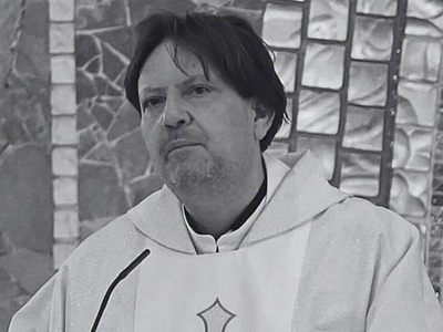 Tragická udalosť zasiahla veriacich v Slovinsku. Kňaz Robert Emeršič zomrel po tom, čo ho počas omše bodla osa a jeho organizmus zareagoval prudkou alergickou reakciou.