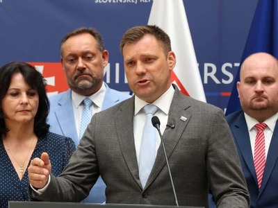 Ministerstvo životného prostredia (MŽP) SR vyradí z pôvodne ôsmich zón v dokumente Akceleračné zóny pre veternú energiu v SR všetky zóny okrem jednej, ktorá sa nachádza na východnom Slovensku. Tá sa rozdelí na dve zóny. Šéf rezortu Tomáš Taraba (nominant SNS) o tom informoval vo štvrtok za účasti viacerých zástupcov samospráv. Veterné parky by v zónach vznikli len vtedy, ak by s tým súhlasili samosprávy, čo však minister nepredpokladá.