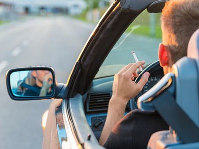 Tohtoročné leto v Chorvátsku sa nevyznačuje len pohodu, relaxom a preplnenými dovolenkovými destináciami. Krajinu počas extrémnych horúčav sužujú požiare. Každý čin, ktorý môže nejakým spôsobom viesť k vzniku požiaru je preto veľmi pozorne monitorovaný. Terčom nenávisti sa stal aj český turista, ktorého arogantné správanie počas jazdy na diaľnici vyvolalo vlnu nenávisti.