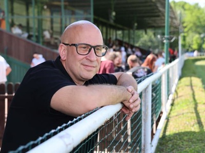 Minister dopreavy Jozef Ráž (nominant Smer-SD) si nedeľu užil vo veľkom štýle. Vyrazil si na dostihy konané v bratislavskej Petržalke. Okrem toho, že stretol kopu známych a užil si preteky, doprial si aj pivo.
