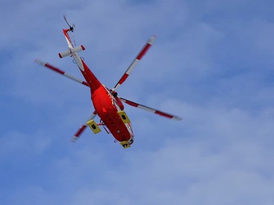 V talianskych Alpách zomrelo štrnásťročné dievča z Českej republiky, napísal dnes popoludní denník il Dolomiti a ďalšie miestne médiá. Dievča sa podľa ich informácií zrútilo pri horskej túre s rodičmi pri masíve Latemar medzi Tridentskom a Južným Tirolskom.