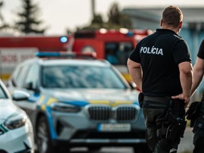 Poplach v troch pobočkách obľúbeného obchodného reťazca v Trnavskom kraji. V Kauflande v Trnave, Hlohovci aj Piešťanoch preverovali policajti bombovú hrozbu. Nakoniec zistili, že išlo o falošné oznámenia.