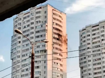 Rusko v noci na štvrtok zrejme podnikne ďalší rozsiahly útok na Ukrajinu, varoval v stredu večer prezident Volodymyr Zelenskyj. V príspevku na sieti X zároveň opätovne požiadal spojencov Ukrajiny o dodávky striel pre systémy protivzdušnej obrany. Informuje o tom agentúra AFP. Situáciu sledujeme online.