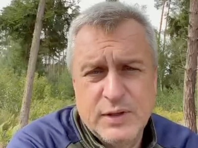 Slovenská národná strana (SNS) nemôže rozhodnúť o predčasných voľbách, rozhodnutie je v rukách Smeru-SD. Predčasné voľby nechce. Zároveň odmieta, aby bola označovaná za pôvodcu súčasného napätia vo vládnej koalícii alebo za politickú silu presadzujúcu predčasné voľby. SNS žiada dodržiavanie dohôd, rešpektovanie svojho postavenia v koalícii a riešenie problémov, ktoré priamo ovplyvňujú život občanov. Informovala o tom hovorkyňa SNS Zuzana Škopcová.