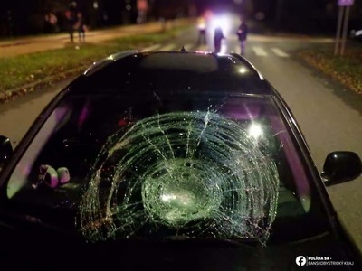 K tragickej dopravnej nehode došlo vo štvrtok (22. 10.) v podvečerných hodinách v Brezne na Švermovej ulici. Prišla pri nej o život chodkyňa vo veku 61 rokov, ktorá zraneniam podľahla po prevoze do nemocnice. Informovala o tom v piatok na sociálnej sieti banskobystrická krajská polícia.