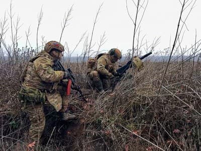 Ruské letecké úrady v noci na pondelok dočasne uzavreli štyri moskovské letiská. Starosta ruskej metropoly Sergej Sobianin oznámil, že bolo zostrelených 59 dronov smerujúcich na mesto. Informovali o tom agentúry AFP a Reuters. Situáciu sledujeme online.