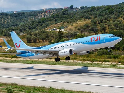 Cestujúci smerujúci na dovolenku na Mallorce zažili nepríjemné chvíle. Lietadlo spoločnosti TUI pri prvom pokuse o pristátie narazilo zadnou časťou trupu na pristávaciu dráhu, následne muselo opäť vzlietnuť a až na druhý pokus bezpečne pristálo. Incident si podľa doterajších informácií nevyžiadal žiadnych zranených.