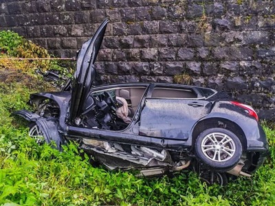 Pri tragickej dopravnej nehode medzi Spišským Štvrtkom a Hrabušicami prišla o život jedna osoba. Na mieste aktuálne zasahujú všetky záchranné zložky. Informuje o tom košická krajská polícia na sociálnej sieti.