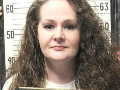 Riaditeľ väzenskej správy amerického štátu Tennessee odstúpi zo svojej funkcie po neúspešnej poprave 50-ročnej Christy Gail Pikeovej, oznámil v sobotu guvernér tohto štátu Bill Lee. Informuje správa agentúry AP.