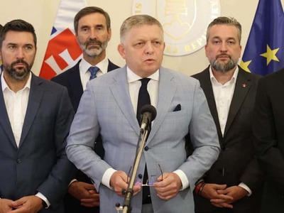 Premiér Robert Fico (Smer-SD) vyzval generálneho prokurátora Maroša Žilinku, aby odstúpil zo svojej pozície. Chce vytvoriť tlak dôkazov a argumentov, pri ktorom bude musieť Žilinka zvážiť, či je vhodné, aby bol na čele prokuratúry. Vývoj na prokuratúre je podľa Fica ovplyvnený tým, že Žilinka je nominantom súčasnej opozície. Uviedol to na utorkovej tlačovej konferencii.