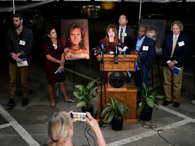Najvyšší súd USA v stredu navečer odobril popravu 50-ročnej Christy Pikeovej odsúdenej za vraždu. Zrušil tak rozhodnutie odvolacieho súdu, ktorý len niekoľko hodín pred plánovaným výkonom trestu smrti nariadil jeho pozastavenie. Pôjde o prvú popravu ženy v štáte Tennessee za najmenej 200 rokov, píšu o tom správy agentúry AP.