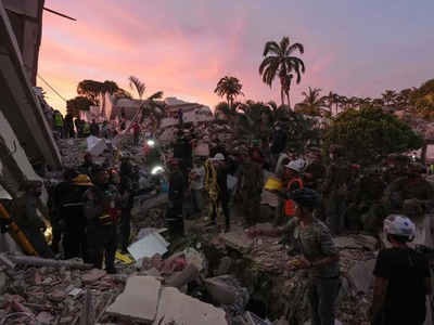 Katastrofálne zemetrasenia vo Venezuele si podľa oficiálnych údajov vyžiadali už najmenej 1 450 obetí, no skutočný rozsah tragédie môže byť ešte oveľa väčší. Záchranári pokračujú v pátraní pod ruinami zrútených budov, zatiaľ čo viaceré organizácie upozorňujú, že z trosiek sa začína šíriť zápach rozkladajúcich sa tiel. Desiatky tisíc ľudí zostávajú nezvestné.