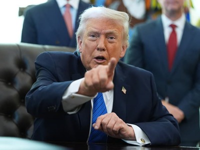 Napätie medzi prezidentom USA Donaldom Trumpom a časťou republikánov výrazne vzrástlo po hlasovaní o návrhu týkajúcom sa vojenských operácií proti Iránu. Na stretnutí v Kapitole sa spor zmenil na hlasnú výmenu názorov.