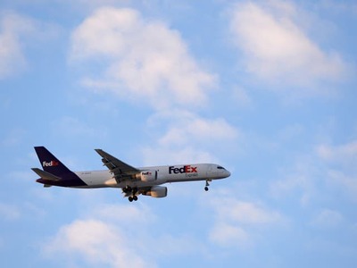 Dve mohutné pandy prileteli z Číny do Spojených štátov nákladným lietadlom Boeing 777F spoločnosti FedEx. Pandy Ping Ping a Fu Shuang odleteli z Čcheng-tu a po 15 hodinách pristáli v Atlante, kde strávia najbližších desať rokov v tamojšej zoologickej záhrade.