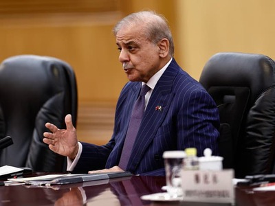 Pakistanský premiér Šahbáz Šaríf v piatok oznámil dosiahnutie „konečného znenia“ mierovej dohody medzi Iránom a Spojenými štátmi. Pakistan, ktorý je sprostredkovateľom v konflikte medzi USA a islamskou republikou, podľa neho úzko spolupracuje s oboma stranami na finalizácii ďalších krokov. Informuje o tom agentúra AFP a stanica Sky News.