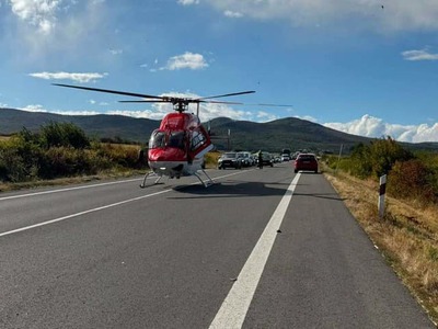 Na ceste I/19 pri meste Sečovce došlo k vážnej dopravnej nehode. Vozidlo sa zrazilo s maloletým dieťaťom. Úsek je momentálne neprejazdný a na mieste zasahuje aj záchranársky vrtuľník.
