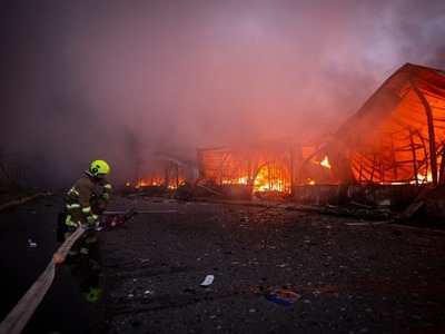 Na ruskú Moskovskú oblasť v noci na utorok zaútočilo 620 dronov, systémy protivzdušnej obrany zostrelili 180 z nich, oznámil na sieti Telegram primátor ruskej metropoly Sergej Sobianin. O prípadných škodách ani obetiach sa nezmienil, informoval iba o zásahoch záchranných zložiek na miestach, kde dopadli trosky zničených dronov. Informovala o tom agentúra TASS.