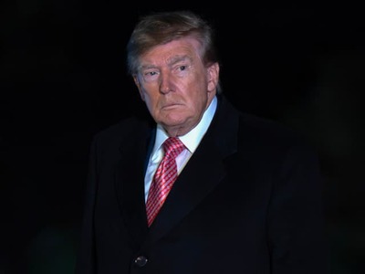 Americký prezident Donald Trump v nedeľu obhajoval svoje rozhodnutie blokovať zavedenie najnovších protiruských opatrení výmenou za stabilitu na trhu s palivami. Na sociálnej sieti Truth Social uviedol, že nechce urobiť nič, čo by Rusko odohnalo od rokovacieho stola. Ukrajinského prezidenta Volodymyra Zelenského zároveň obvinil, že si neželá ukončenie vojny  s Ruskom, ktorá trvá už viac ako štyri roky, informovala agentúra AFP. Situáciu sledujeme online.