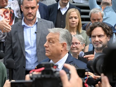 Predseda maďarskej opozičnej strany Fidesz a bývalý premiér Viktor Orbán v sobotu v úvode zjazdu strany vyhlásil, že sa nikdy nevzdá. V prejave vysielanom na jeho účte na platforme YouTube Orbán oznámil, že na zjazde zhodnotia voľby, v ktorých utrpeli ťažkú ​​porážku.