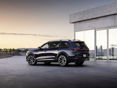 Slovenský automobilový priemysel si pripisuje ďalší významný úspech. V bratislavskom závode Volkswagen Slovakia sa bude vyrábať úplne nové Audi Q9 – najväčšie sériovo vyrábané Audi v histórii značky. Automobilka tým zároveň potvrdzuje strategický význam svojho slovenského výrobného závodu, ktorý patrí medzi najdôležitejšie fabriky koncernu Volkswagen pre výrobu veľkých SUV.