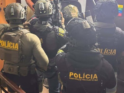 Príslušníci protikorupčnej jednotky Úradu boja proti organizovanej kriminalite (ÚBOK) Prezídia Policajného zboru od štvrtkových ranných hodín realizujú v Prešove akciu s krycím názvom Penzión. Informovala o tom hovorkyňa Prezídia Policajného zboru Lea Vilhanová.