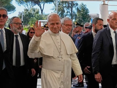 Lekári po operácii pápeža Leva XIV. potvrdili, že uzlík, ktorý mu odstránili z pľúc, obsahuje rakovinové tkanivo. Informujú o tom agentúry AFP, AP a DPA.