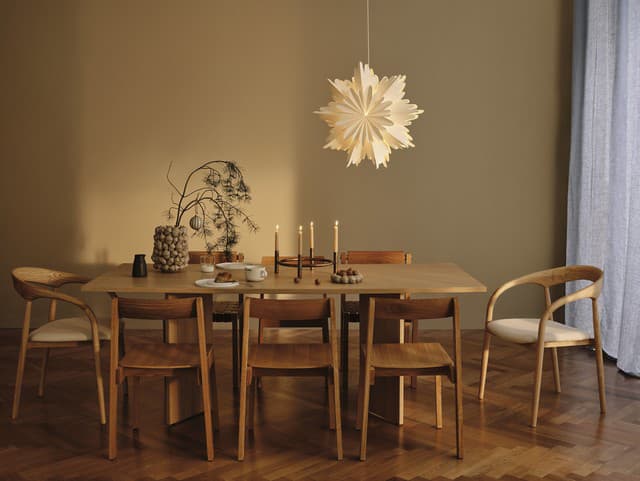 Vianočný stromček v štýle Nordic Noël ako trend roku 2025: Harmónia prírody a jemnej elegancie