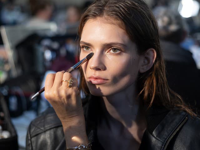 Make-up po 35-ke má iné pravidlá: Týchto päť chýb zvýrazní vrásky a tvári zbytočne pridá roky