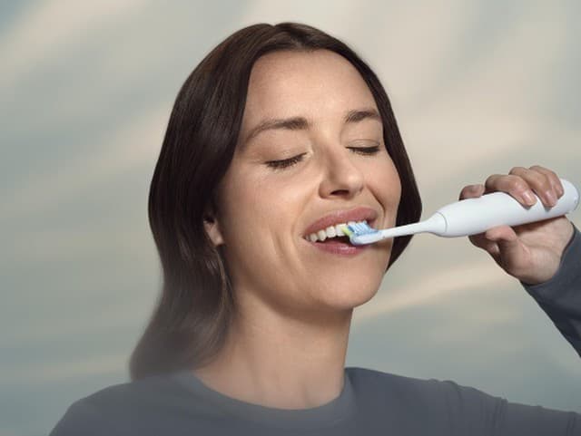 Zažite skvelý pocit z dokonale vyčistených zubov vďaka kefkám Philips Sonicare novej generácie