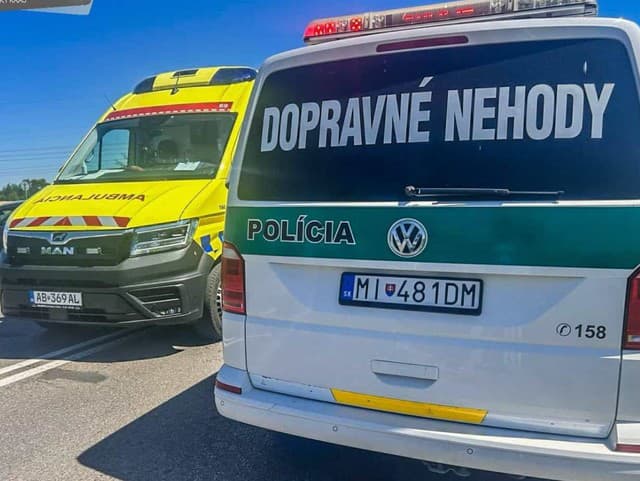 AKTUÁLNE VÁŽNA NEHODA Zasahujú záchranné zložky! Cesta je neprejazdná FOTO