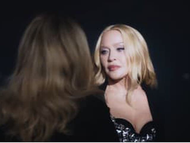 VIDEO: Madonna a Sabrina Carpenter oslavujú ženskosť, slobodu a popové tradície