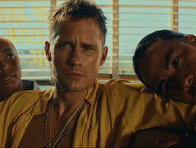 Alexander Skarsgård sa v klipe The Rolling Stones mení na Mr Charma. Mick Jagger mu napísal rolu muža, ktorý vie, čo chce