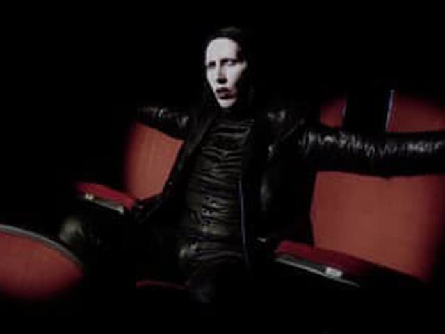 Marilyn Manson sa vracia s pokračovaním temného príbehu. Nový album ohlásil singlom Exit Wound