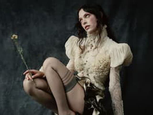 Mimo radar: Holly Humberstone – popová poetka, ktorá našla krásu v bolesti