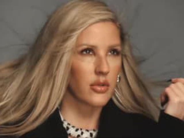 Ellie Goulding otvára novú kapitolu. Singel Black Prada Dress je úprimnou výpoveďou o vnútorných démonoch