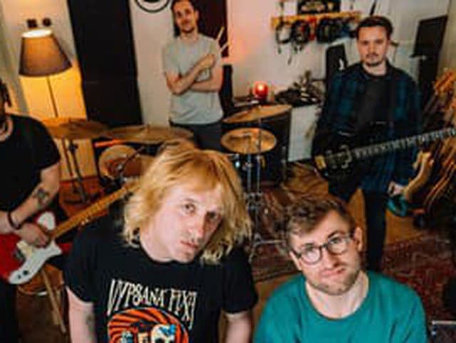VIDEO: Michal Horák a Vypsaná fiXa vydali folk-punkový banger Ona to ví