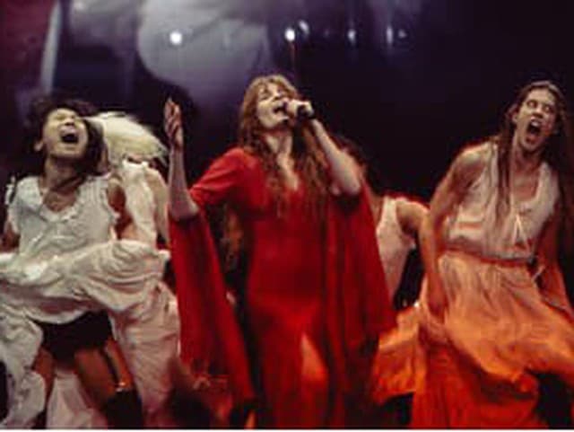 Hlas, harfa a zaklínadlá. Pražská premiéra Florence and the Machine vyšla na výbornú